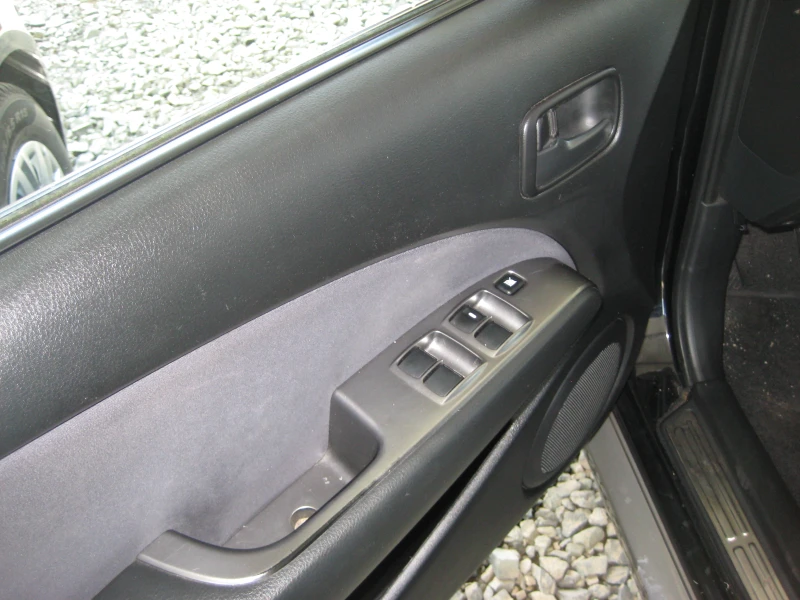 Mitsubishi Outlander 2.0MPI, снимка 11 - Автомобили и джипове - 52539194