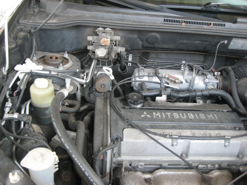 Mitsubishi Outlander 2.0MPI, снимка 13 - Автомобили и джипове - 52539194