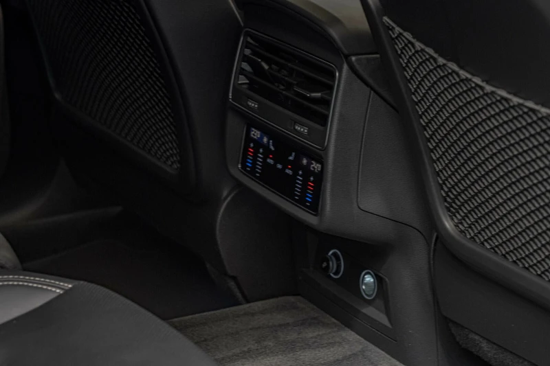 Audi SQ8 4.0TDI/Virtual/Обдухване/Distronic/Bang&Olufsen/4Z, снимка 17 - Автомобили и джипове - 51159408