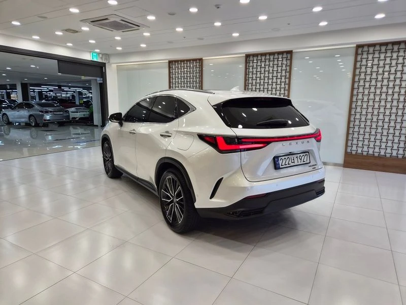 Lexus NX Luxury| 239к.с.| ВКЛ.ТЕХНОТЕСТ, снимка 2 - Автомобили и джипове - 55643975