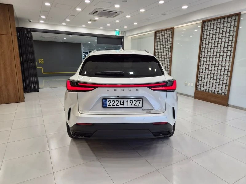 Lexus NX Luxury| 239к.с.| ВКЛ.ТЕХНОТЕСТ, снимка 4 - Автомобили и джипове - 55643975