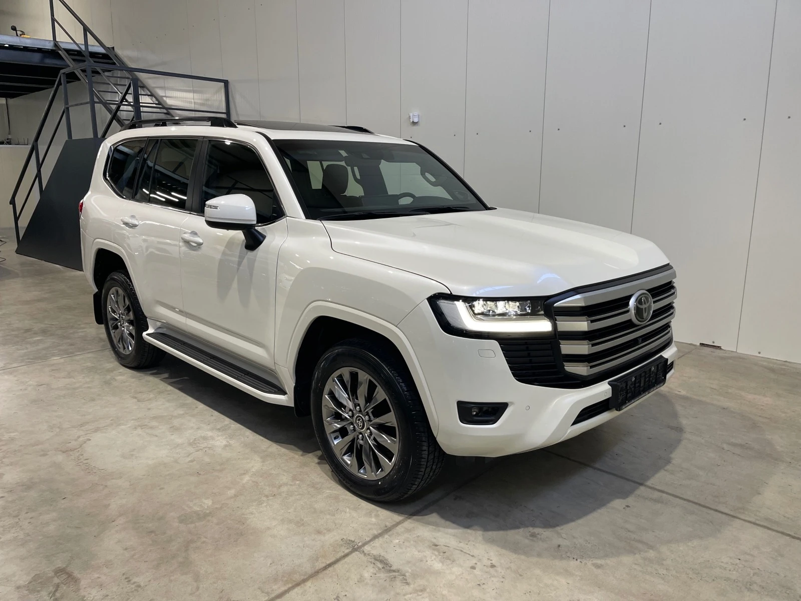 Toyota Land cruiser LC 300 ЧИСТО НОВА 6+ 1 ЛИЗИНГ, снимка 1