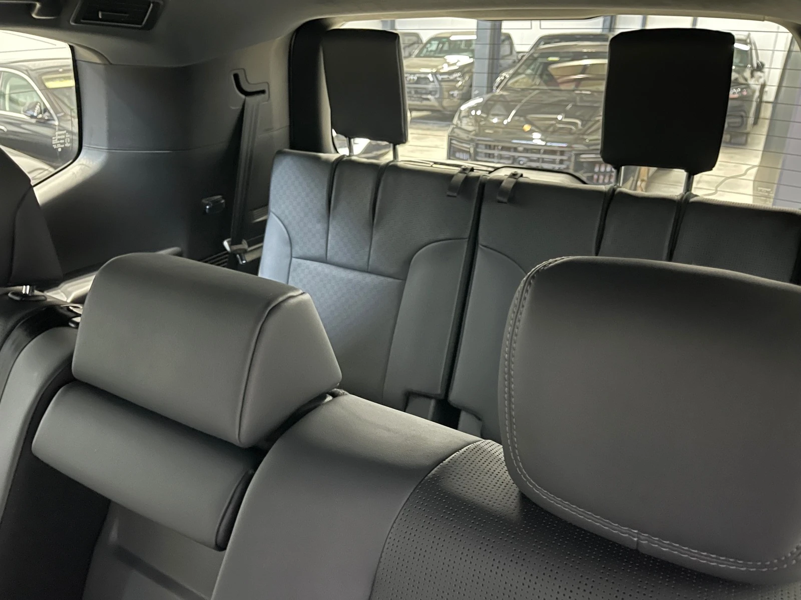 Toyota Land cruiser LC 300   6+ 1  | Mobile.bg   16