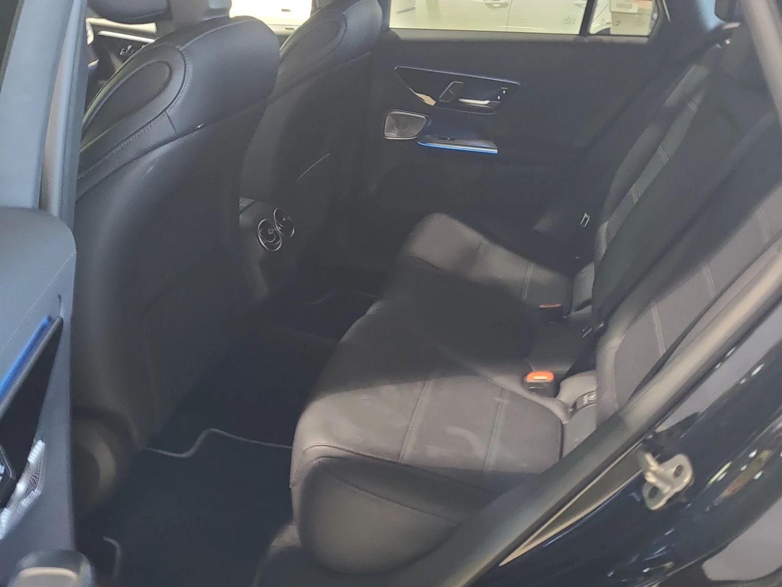 Mercedes-Benz GLC 300 2.0 - изображение 8