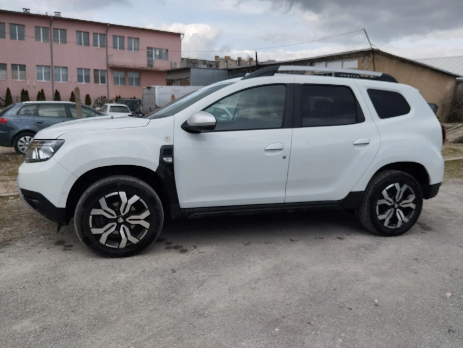 Dacia Duster 1.5 dci 116 kc, снимка 3 - Автомобили и джипове - 53927922