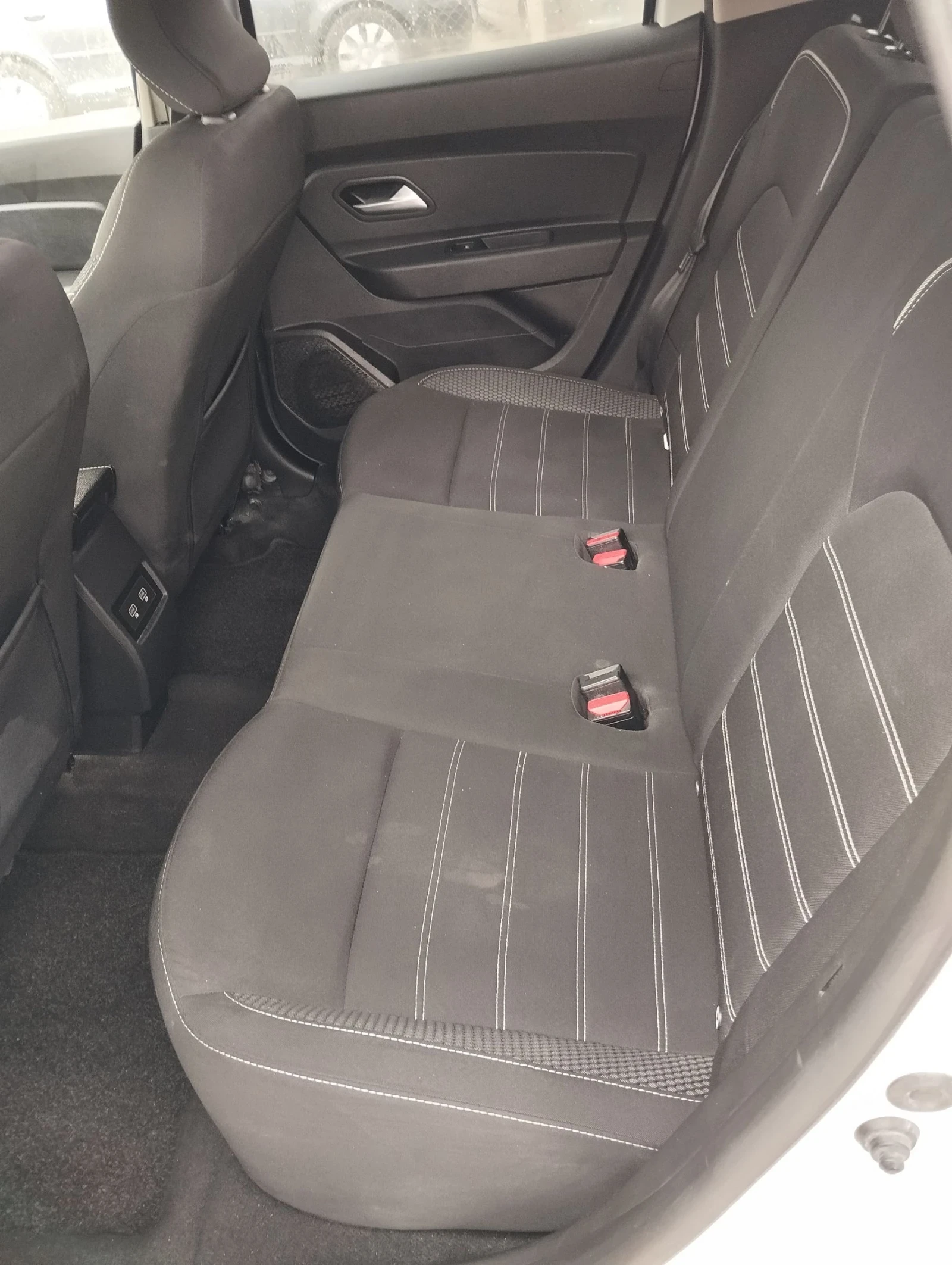 Dacia Duster 1.5 dci 116 kc, снимка 16 - Автомобили и джипове - 53927922