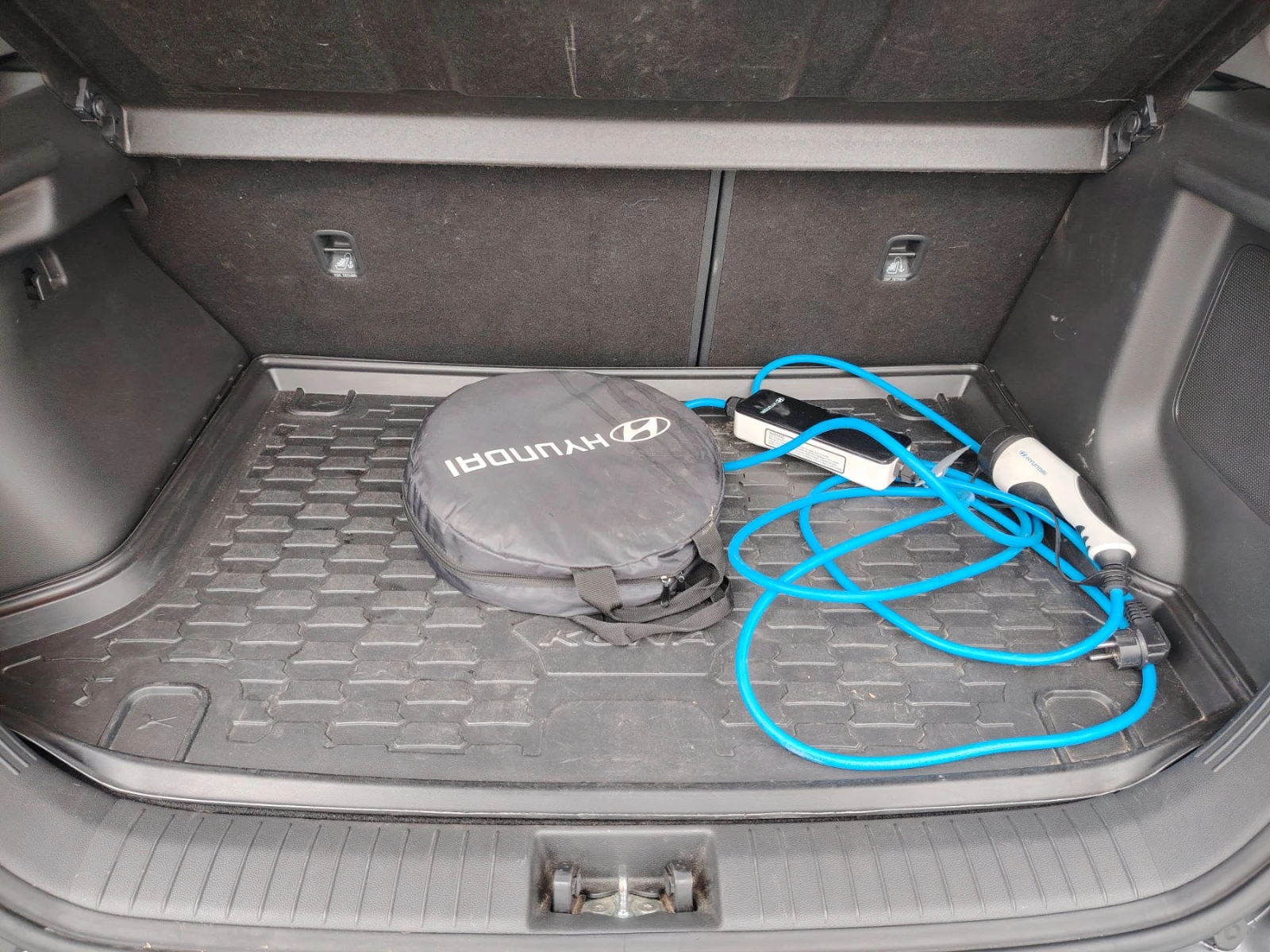 Hyundai Kona EV PREMIUM, снимка 8 - Автомобили и джипове - 54602796
