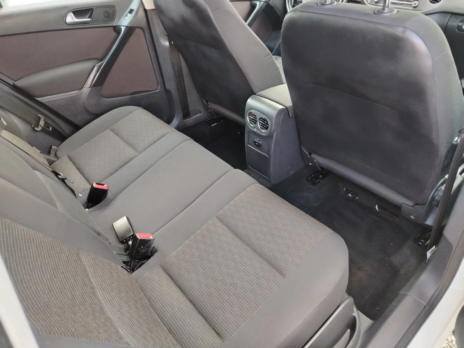 VW Tiguan 2.0-140 КС АВТОМАТИК, 4х4, FACELIFT, 6ск ЕВРО 5b., снимка 13 - Автомобили и джипове - 55125327