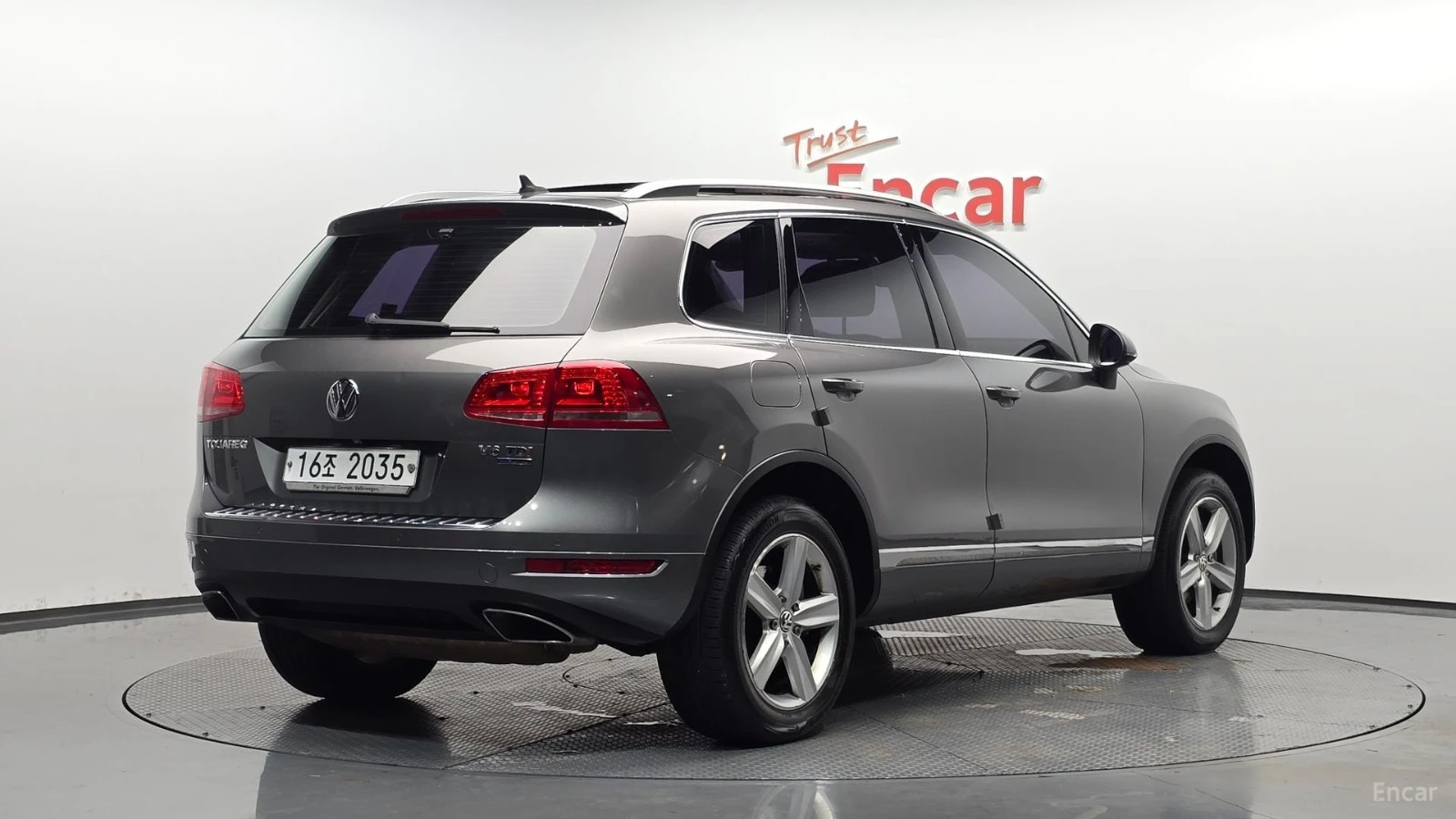 VW Touareg V6 3.0 TDI BlueMotion* КОЖА* НАВИ* ПАНО, снимка 2 - Автомобили и джипове - 55545658