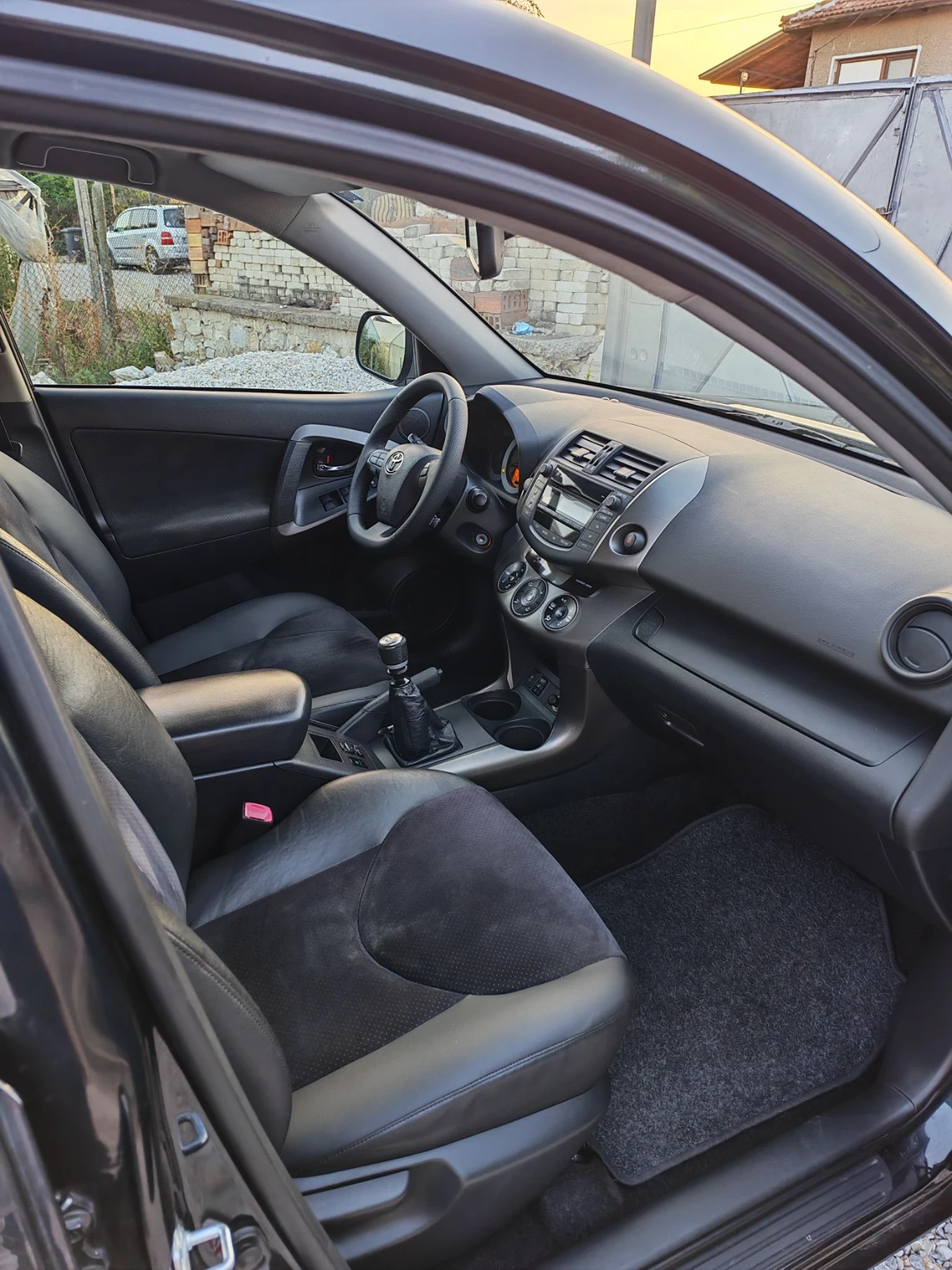Toyota Rav4 2.2 D-4D Executive, снимка 6 - Автомобили и джипове - 55631461