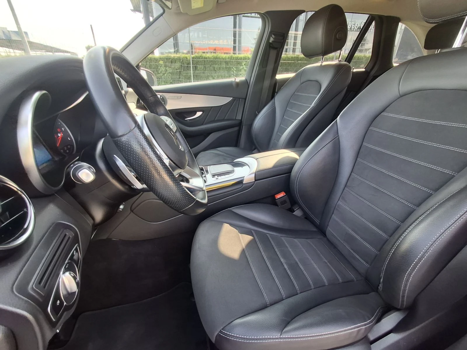 Mercedes-Benz GLC 220 d 4MATIC, снимка 9 - Автомобили и джипове - 55934156