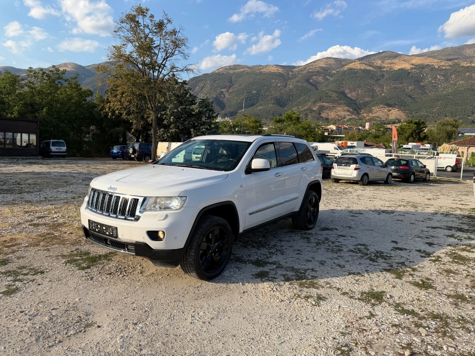 Jeep Grand cherokee 3.0/Overland/barter/lizing, снимка 2 - Автомобили и джипове - 56144666