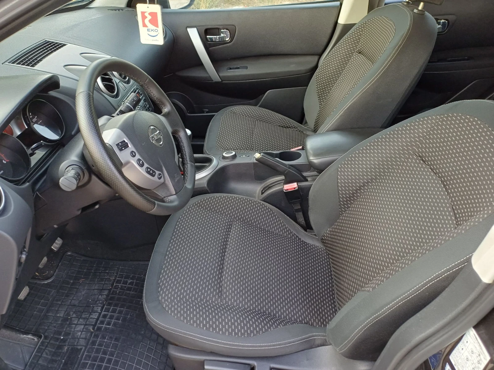 Nissan Qashqai 2.0 dCi 4x4, снимка 7 - Автомобили и джипове - 56200920