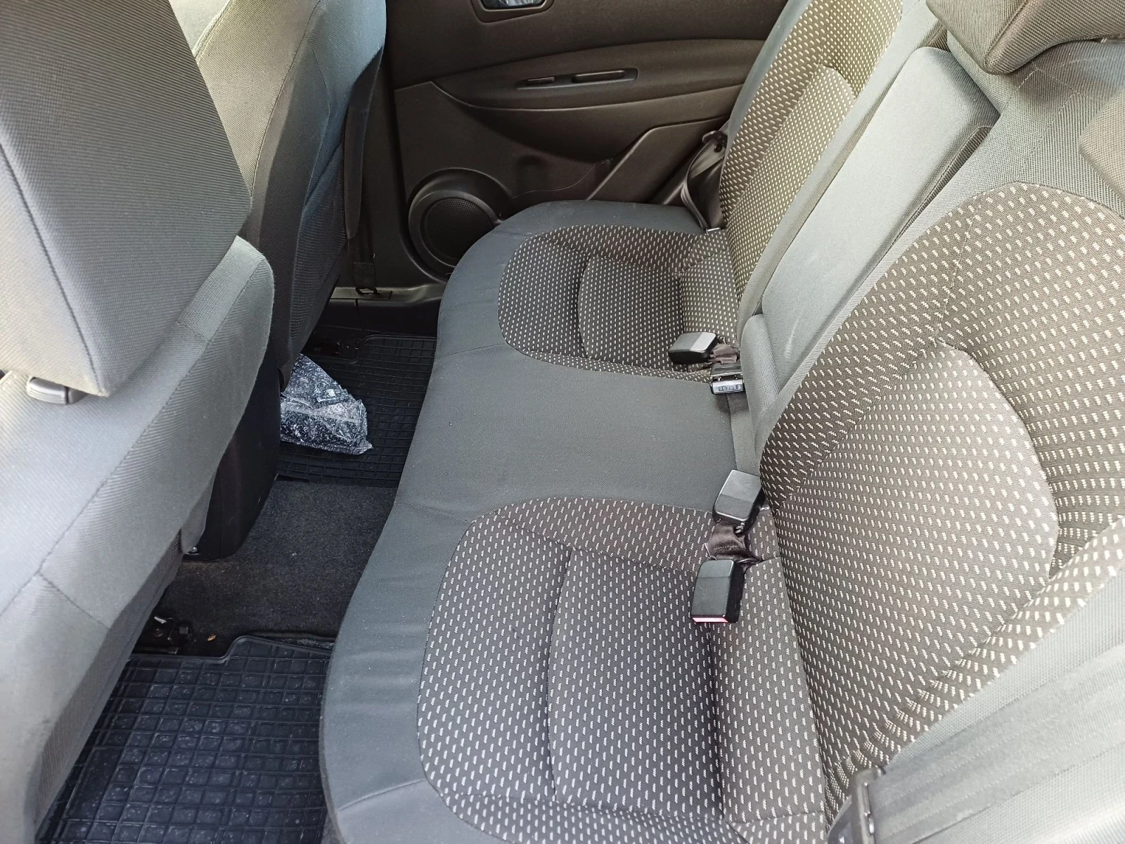 Nissan Qashqai 2.0 dCi 4x4, снимка 8 - Автомобили и джипове - 56200920