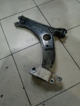 Носач преден ляв Фолксваген Голф 5 2.0TFSI