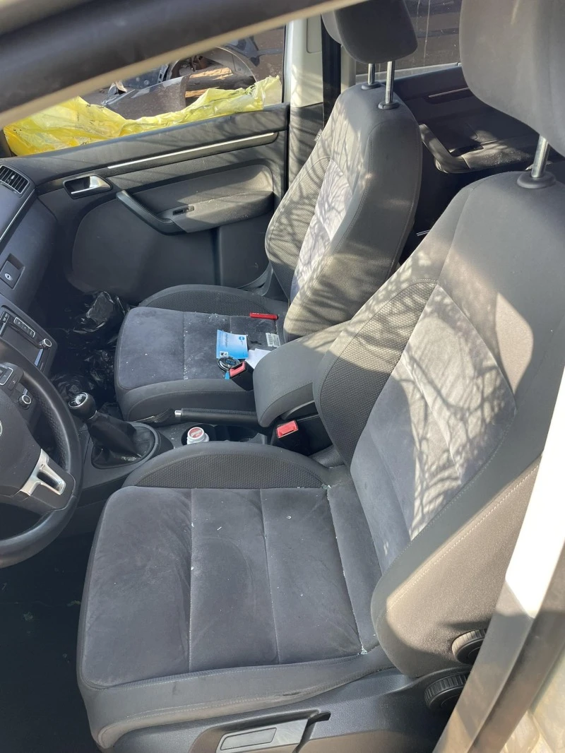 VW Touran 2.0, снимка 8 - Автомобили и джипове - 41451858