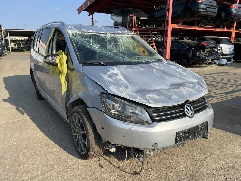 VW Touran 2.0, снимка 4 - Автомобили и джипове - 41451858