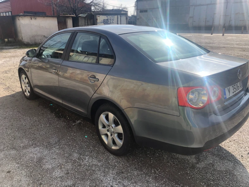 VW Jetta, снимка 2 - Автомобили и джипове - 47464601