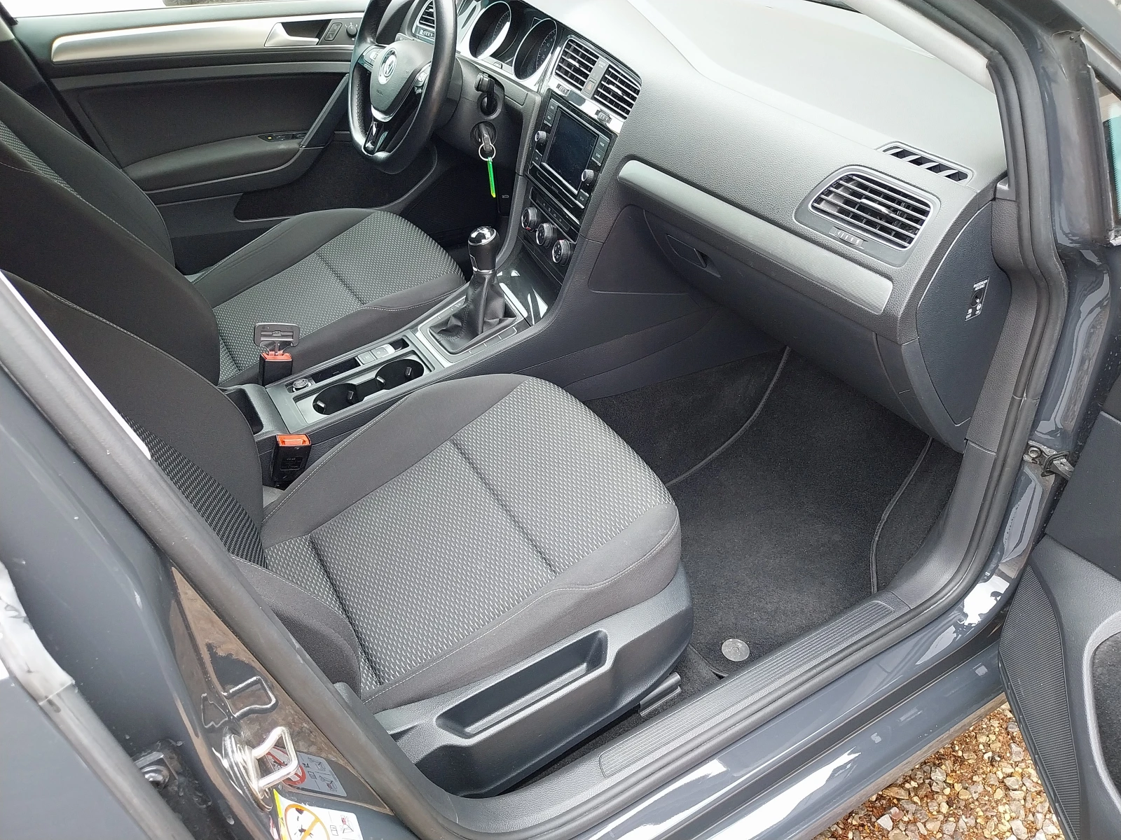 VW Golf 1.0 клима  чисто нов  - изображение 6
