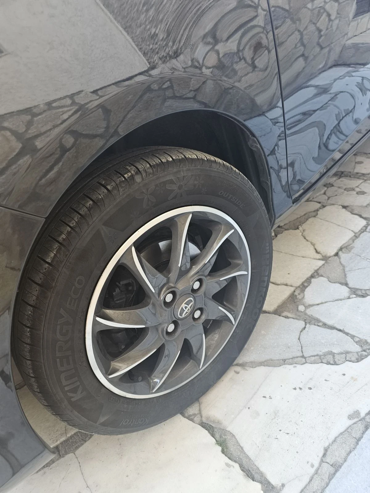 Toyota Yaris  - изображение 4