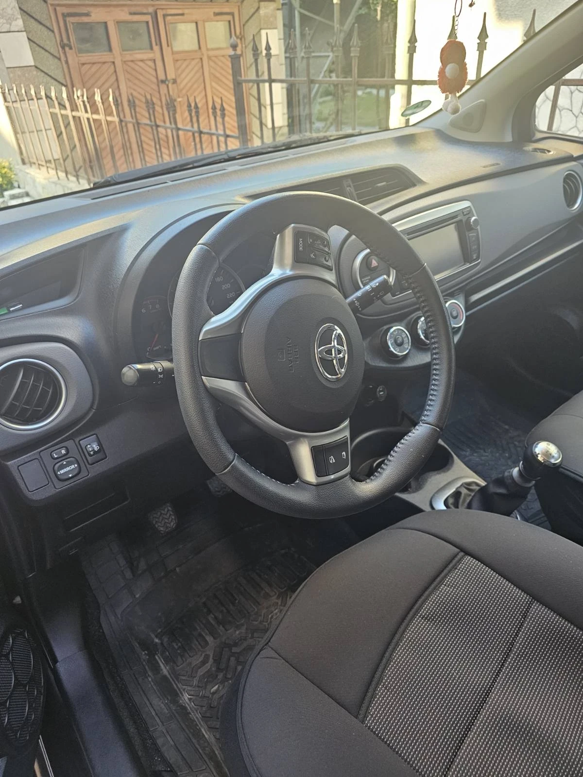 Toyota Yaris  - изображение 5