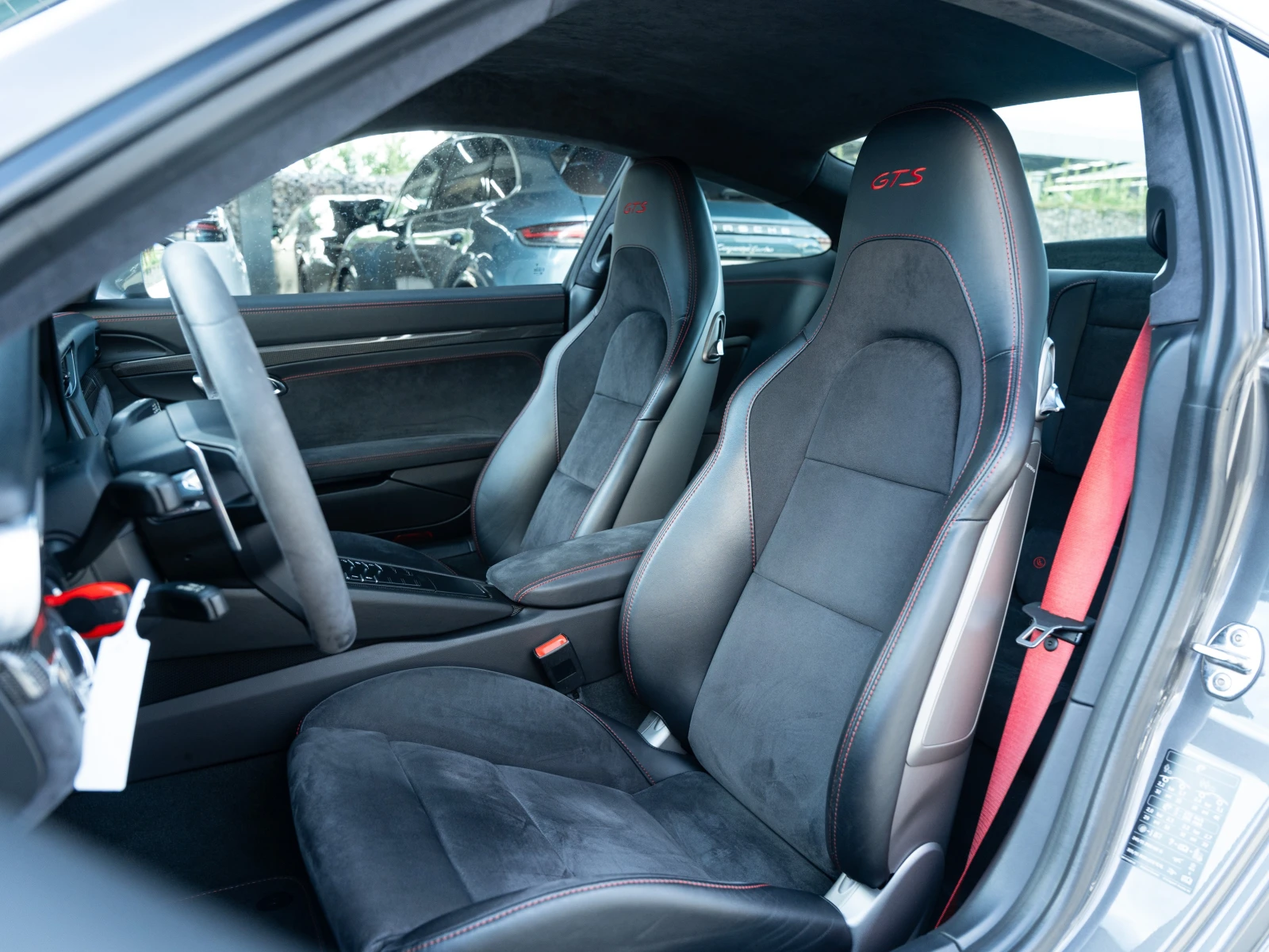 Porsche 911 Carrera GTS (991 II) - изображение 6