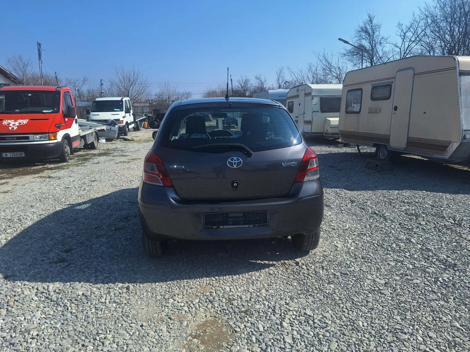 Toyota Yaris 1.0i klima , снимка 6 - Автомобили и джипове - 53805468
