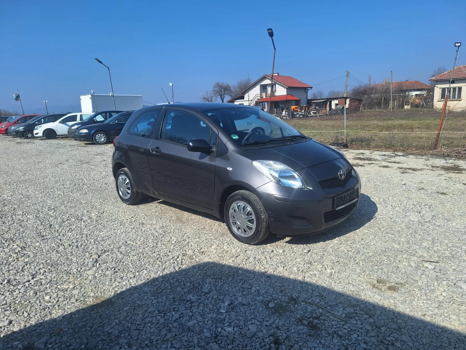 Toyota Yaris 1.0i klima , снимка 4 - Автомобили и джипове - 53805468
