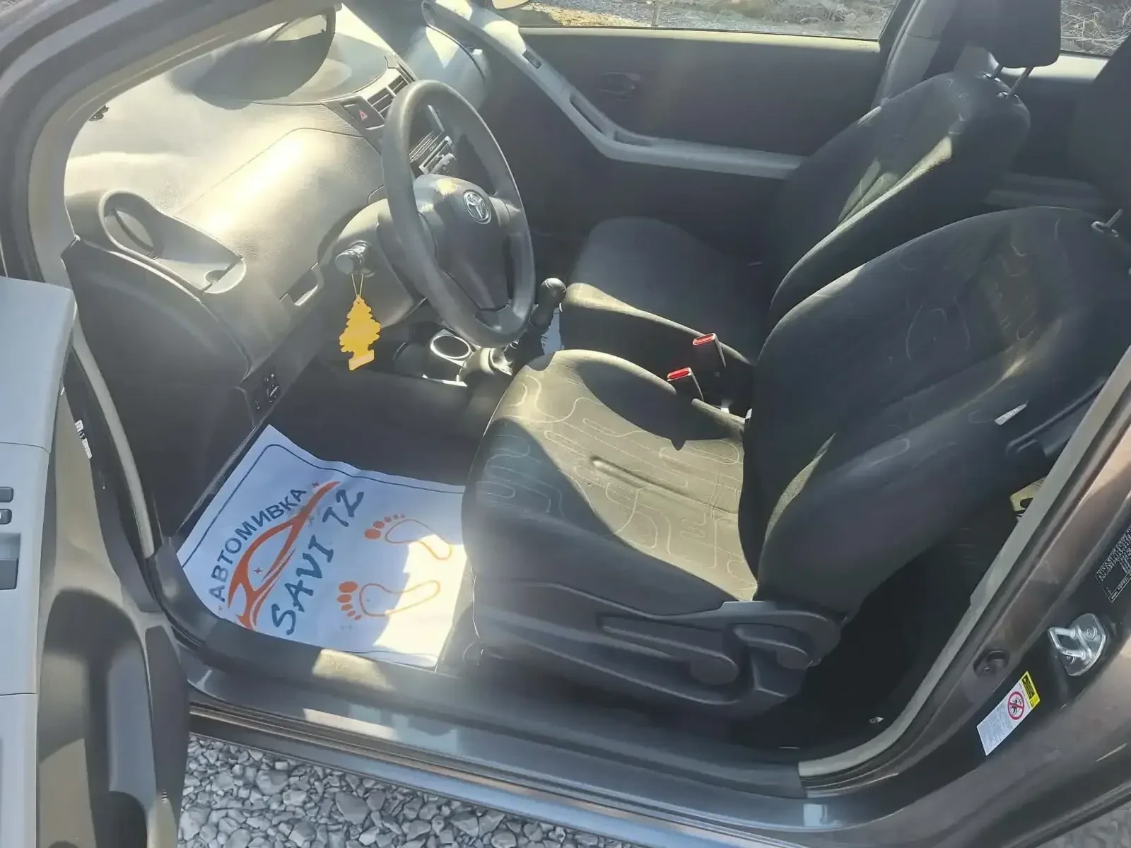 Toyota Yaris 1.0i klima , снимка 9 - Автомобили и джипове - 53805468