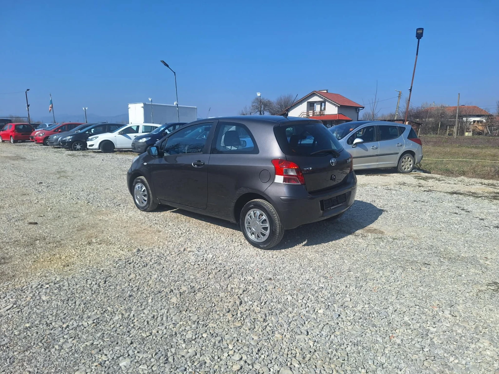 Toyota Yaris 1.0i klima , снимка 2 - Автомобили и джипове - 53805468