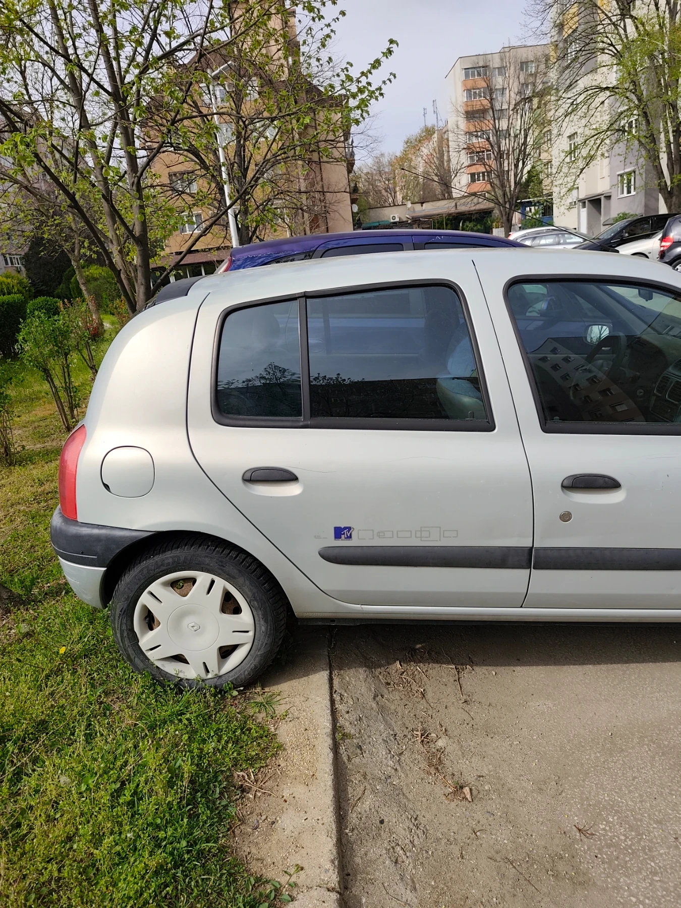 Renault Clio, снимка 2 - Автомобили и джипове - 54225427