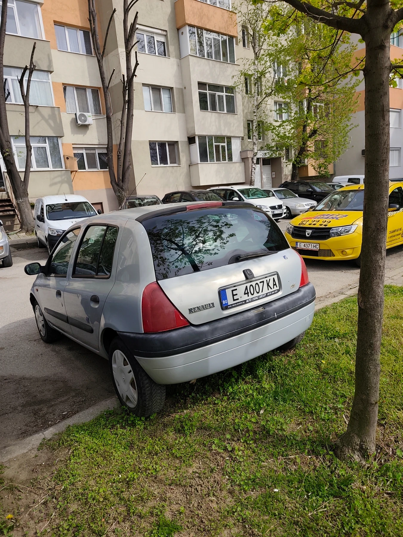 Renault Clio, снимка 4 - Автомобили и джипове - 54225427