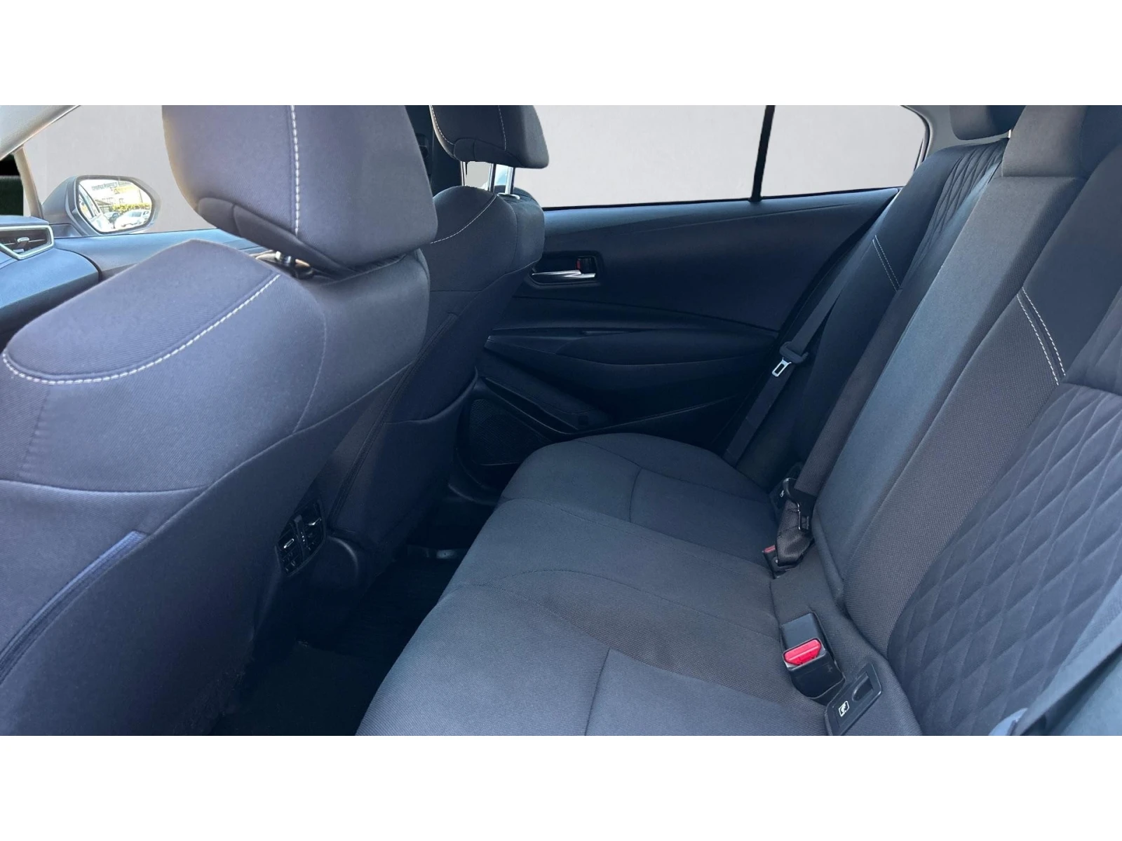 Toyota Corolla 1.5i A/T, Месечна вноска от 198  , снимка 9 - Автомобили и джипове - 54220161