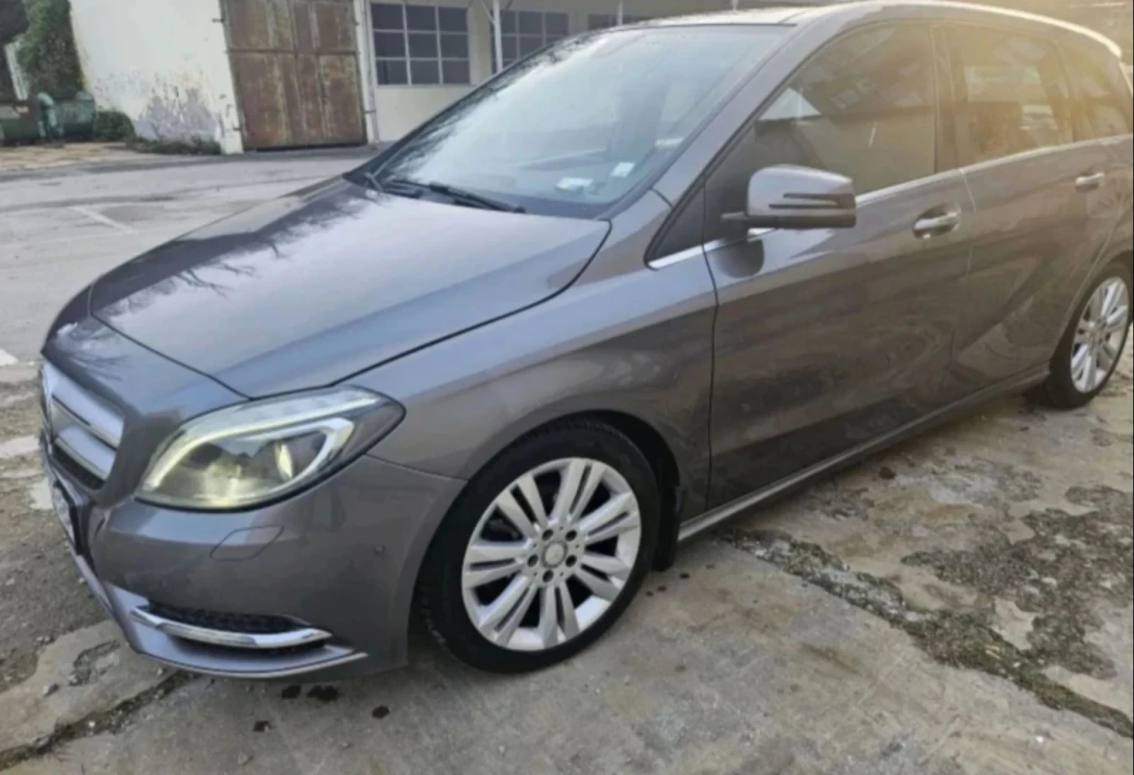 Mercedes-Benz B 180, снимка 2 - Автомобили и джипове - 54478626
