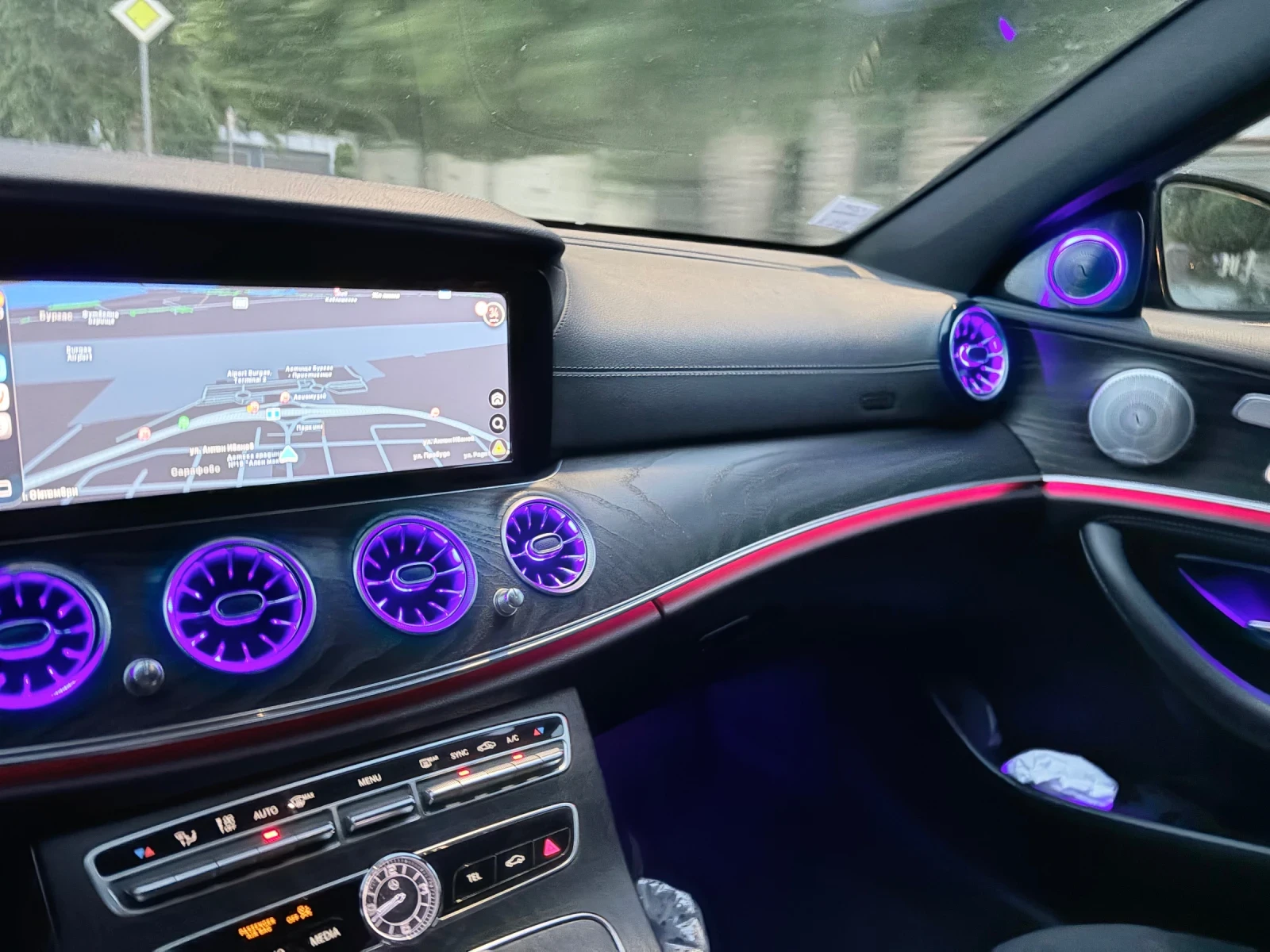 Mercedes-Benz E 220, снимка 12 - Автомобили и джипове - 54651418