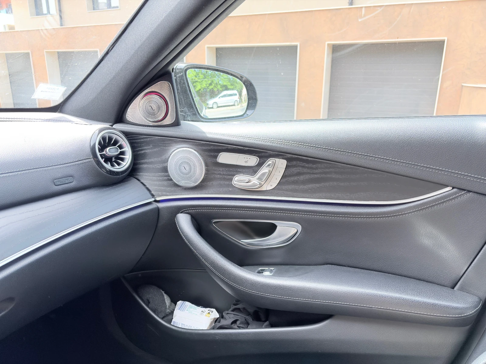 Mercedes-Benz E 220, снимка 4 - Автомобили и джипове - 54651418