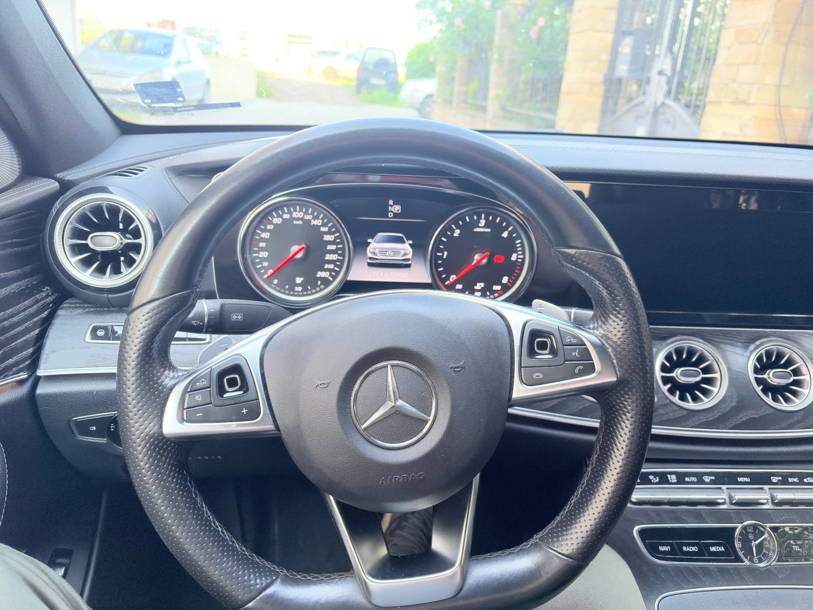 Mercedes-Benz E 220, снимка 10 - Автомобили и джипове - 54651418