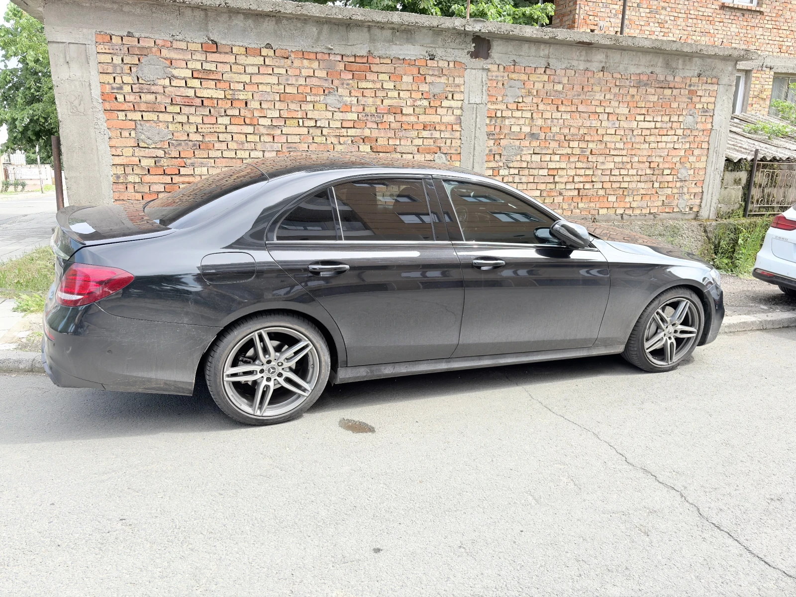 Mercedes-Benz E 220, снимка 2 - Автомобили и джипове - 54651418