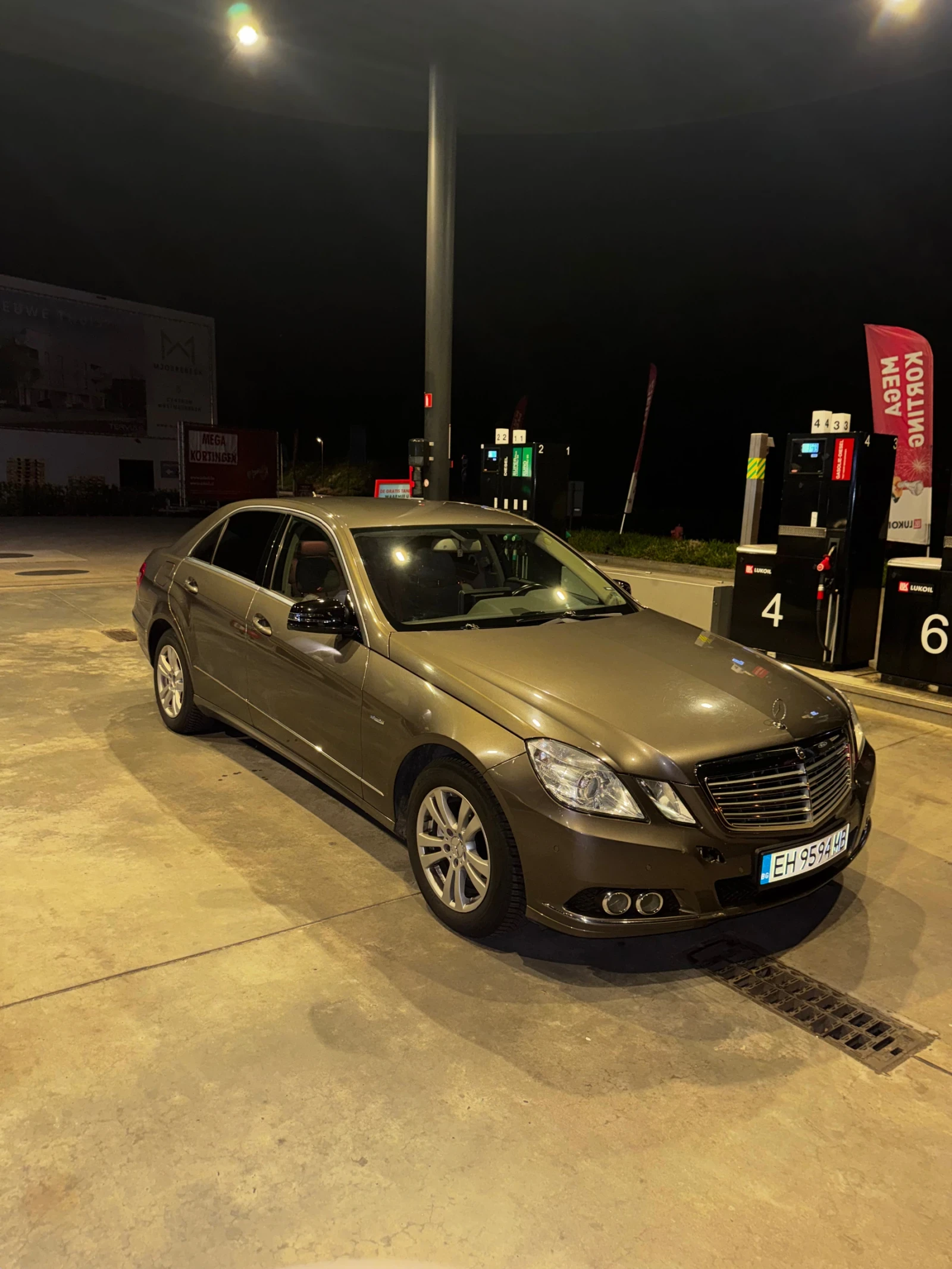 Mercedes-Benz E 200, снимка 2 - Автомобили и джипове - 54900155