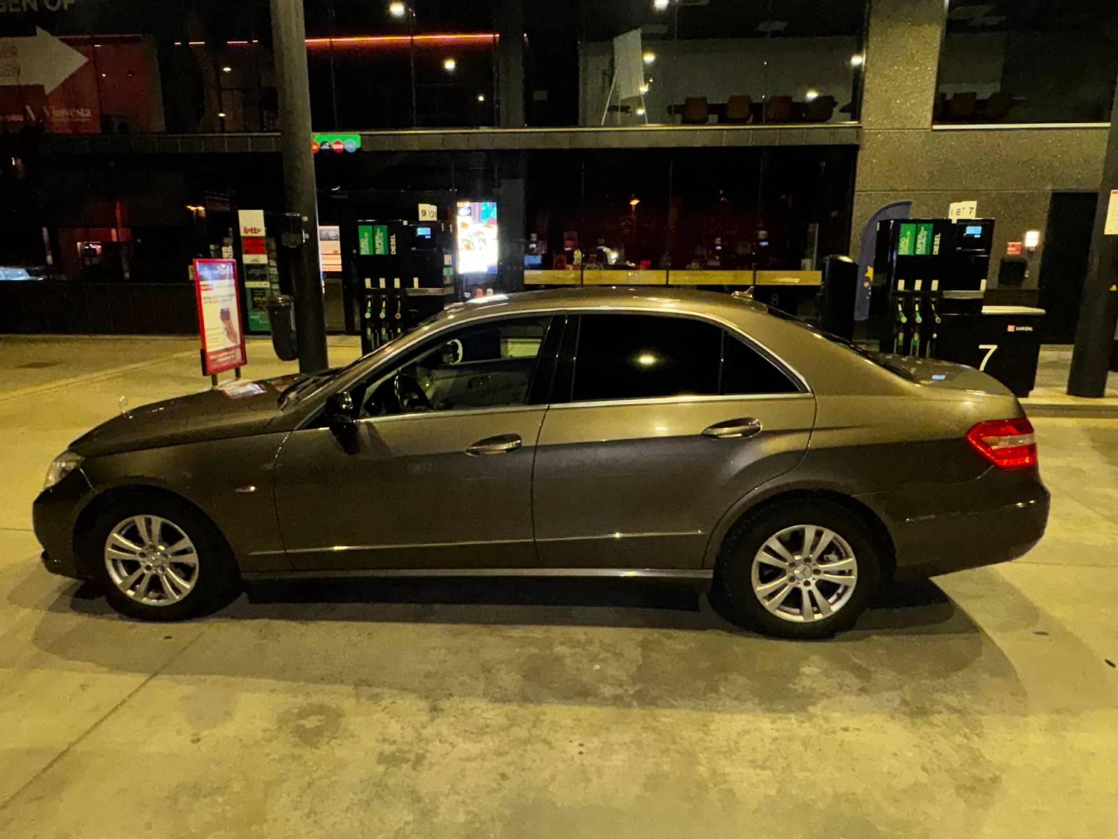 Mercedes-Benz E 200, снимка 5 - Автомобили и джипове - 54900155