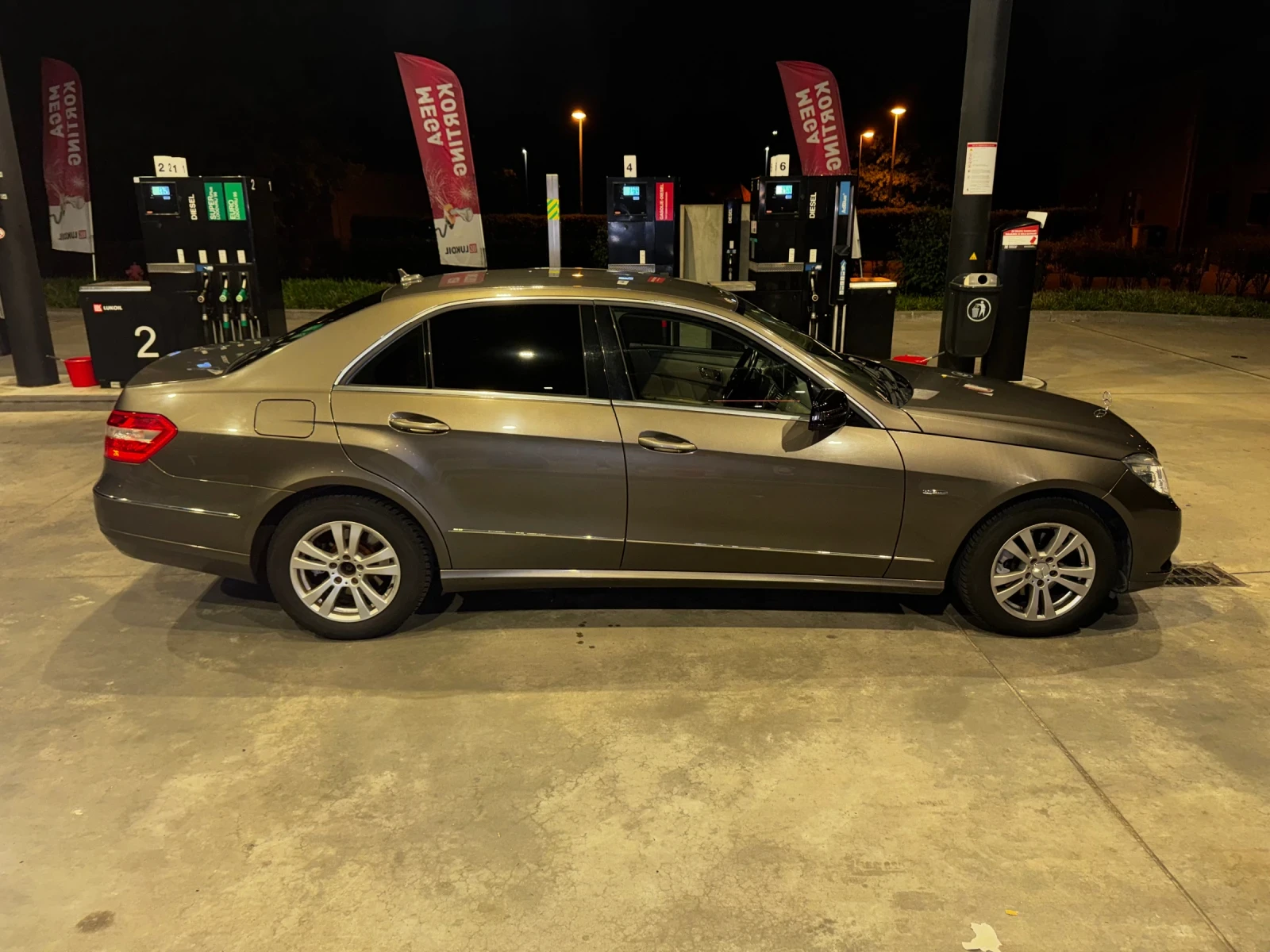 Mercedes-Benz E 200, снимка 4 - Автомобили и джипове - 54900155