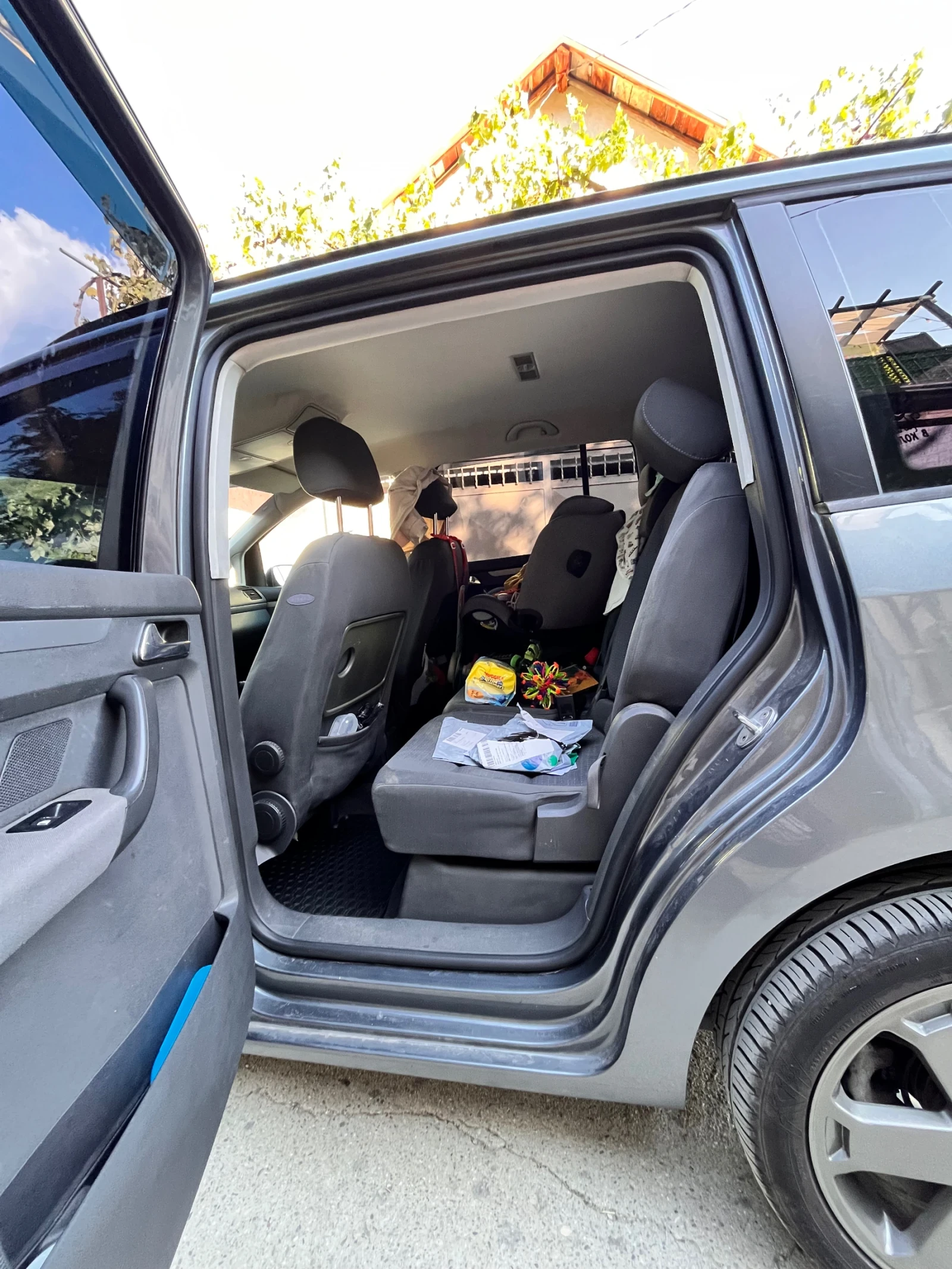 VW Touran, снимка 10 - Автомобили и джипове - 55512638