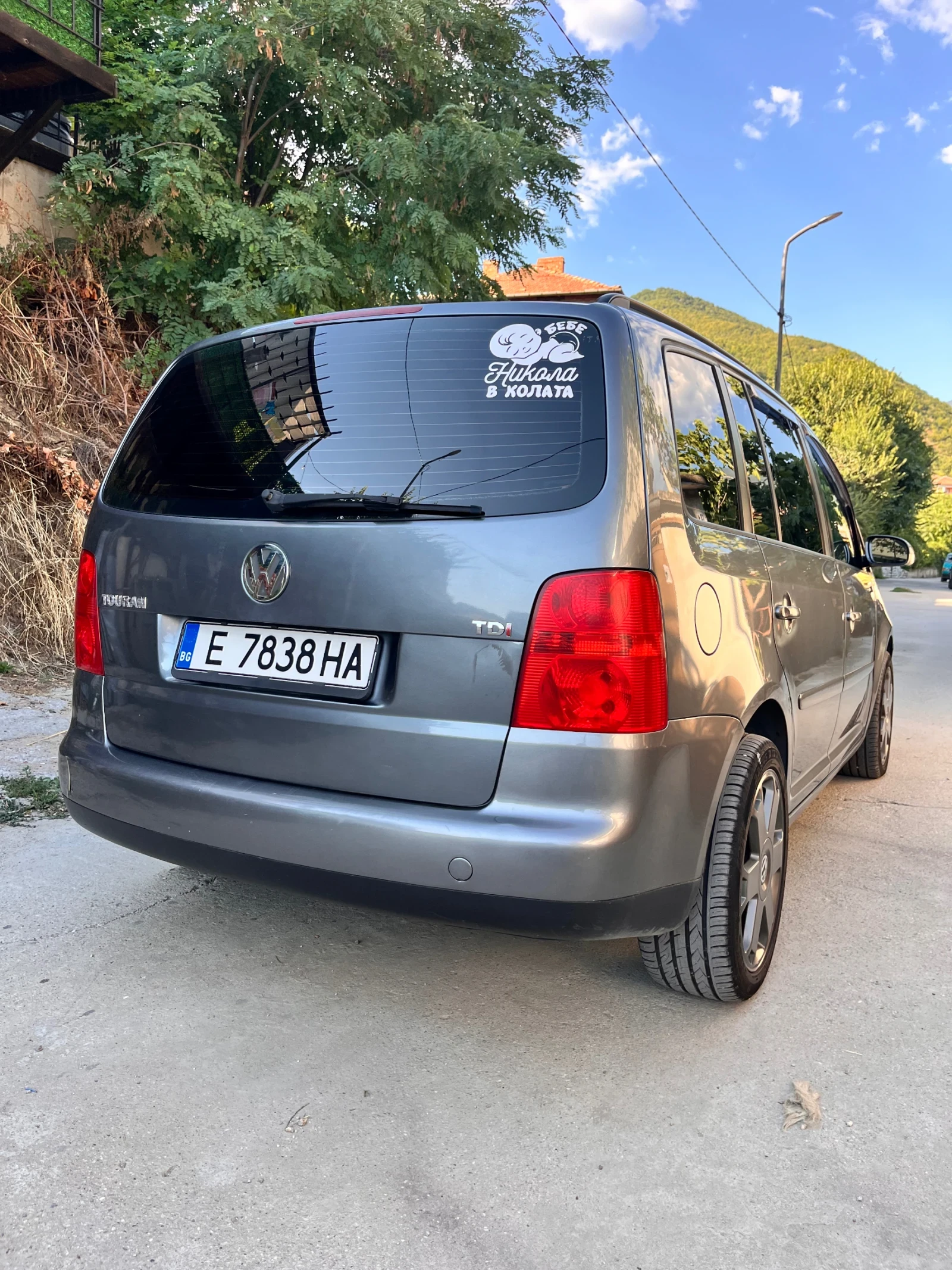 VW Touran, снимка 3 - Автомобили и джипове - 55512638