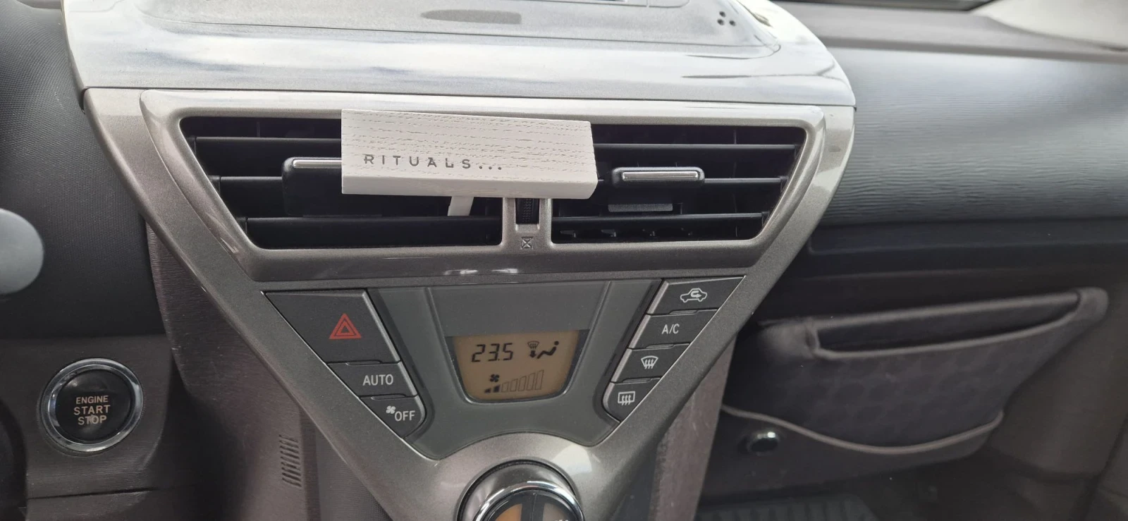 Toyota IQ 1.0-68кс., снимка 13 - Автомобили и джипове - 56723270