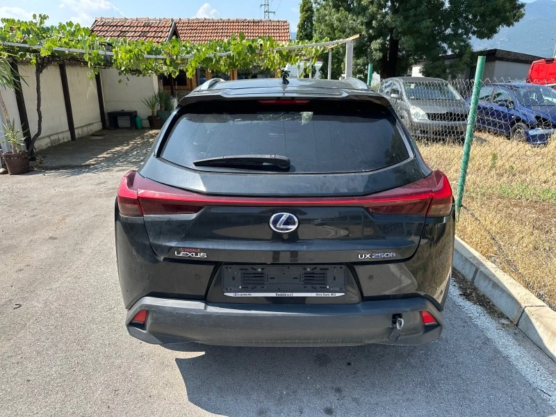 Lexus UX 250h, снимка 3 - Автомобили и джипове - 47430822