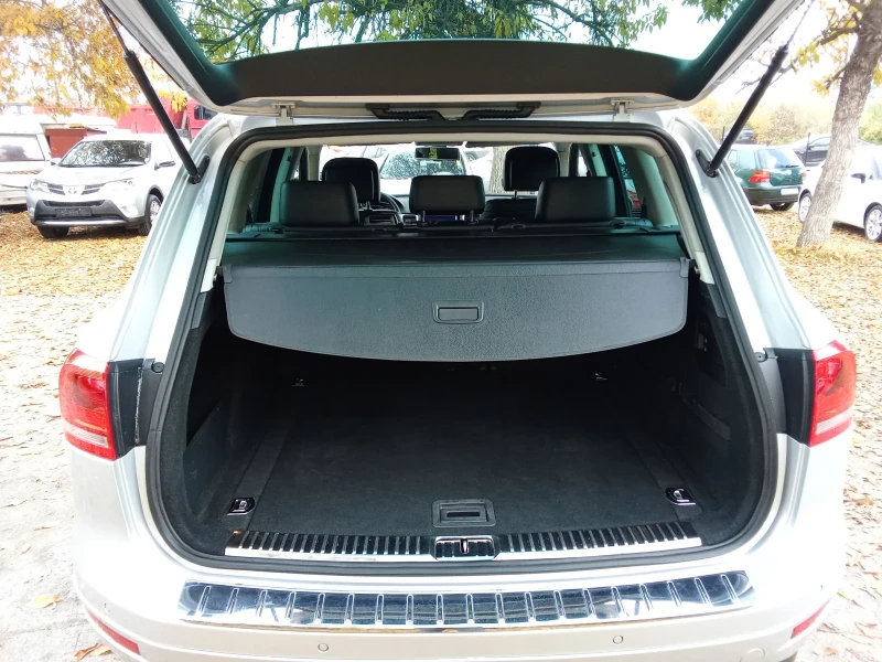 VW Touareg 3.0 TDI-245k.c., снимка 16 - Автомобили и джипове - 52147059