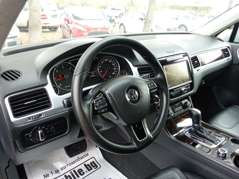 VW Touareg 3.0 TDI-245k.c., снимка 12 - Автомобили и джипове - 52147059