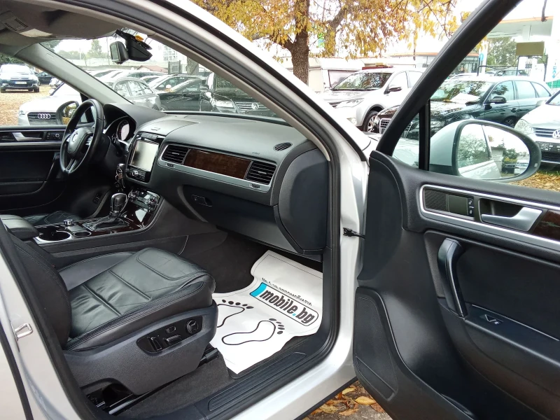 VW Touareg 3.0 TDI-245k.c., снимка 13 - Автомобили и джипове - 52147059