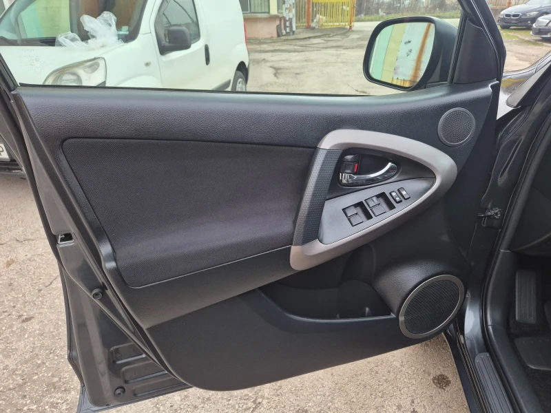 Toyota Rav4 2.2D4D 136КС TOP ITALY, снимка 11 - Автомобили и джипове - 53565143
