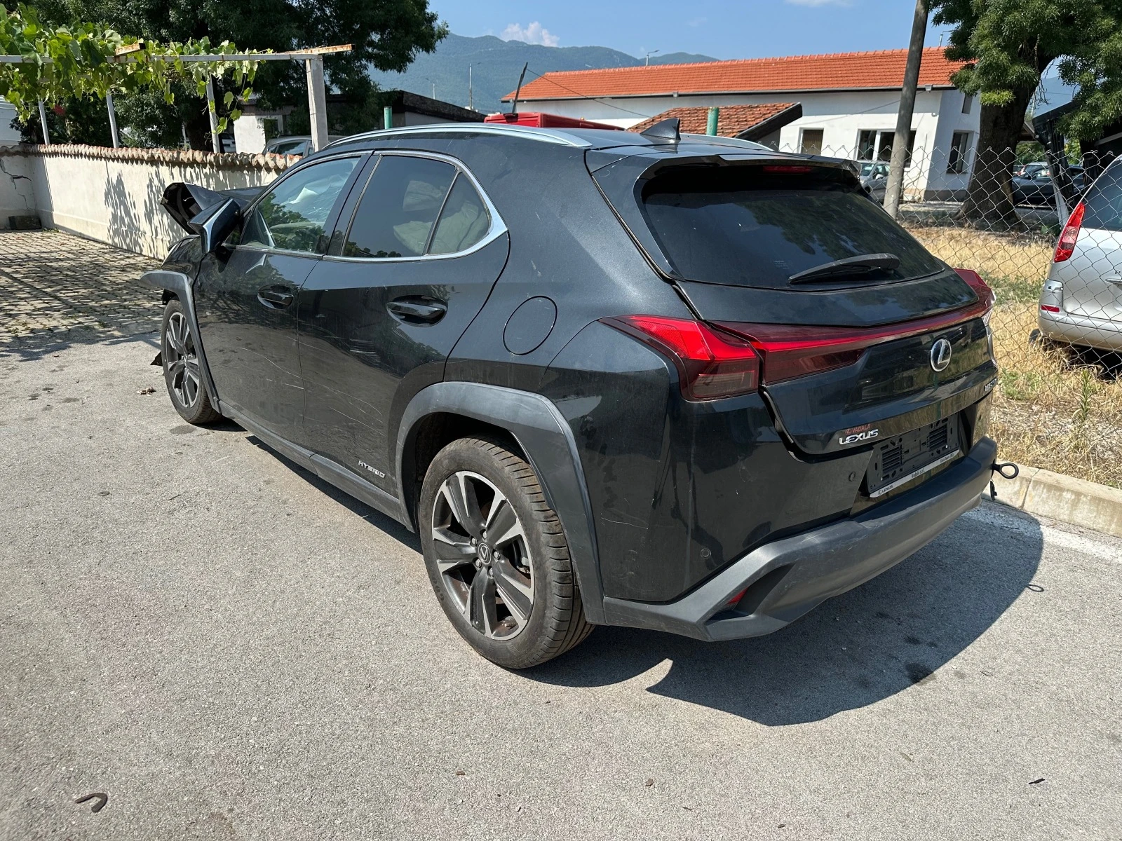 Lexus UX 250h  - изображение 2